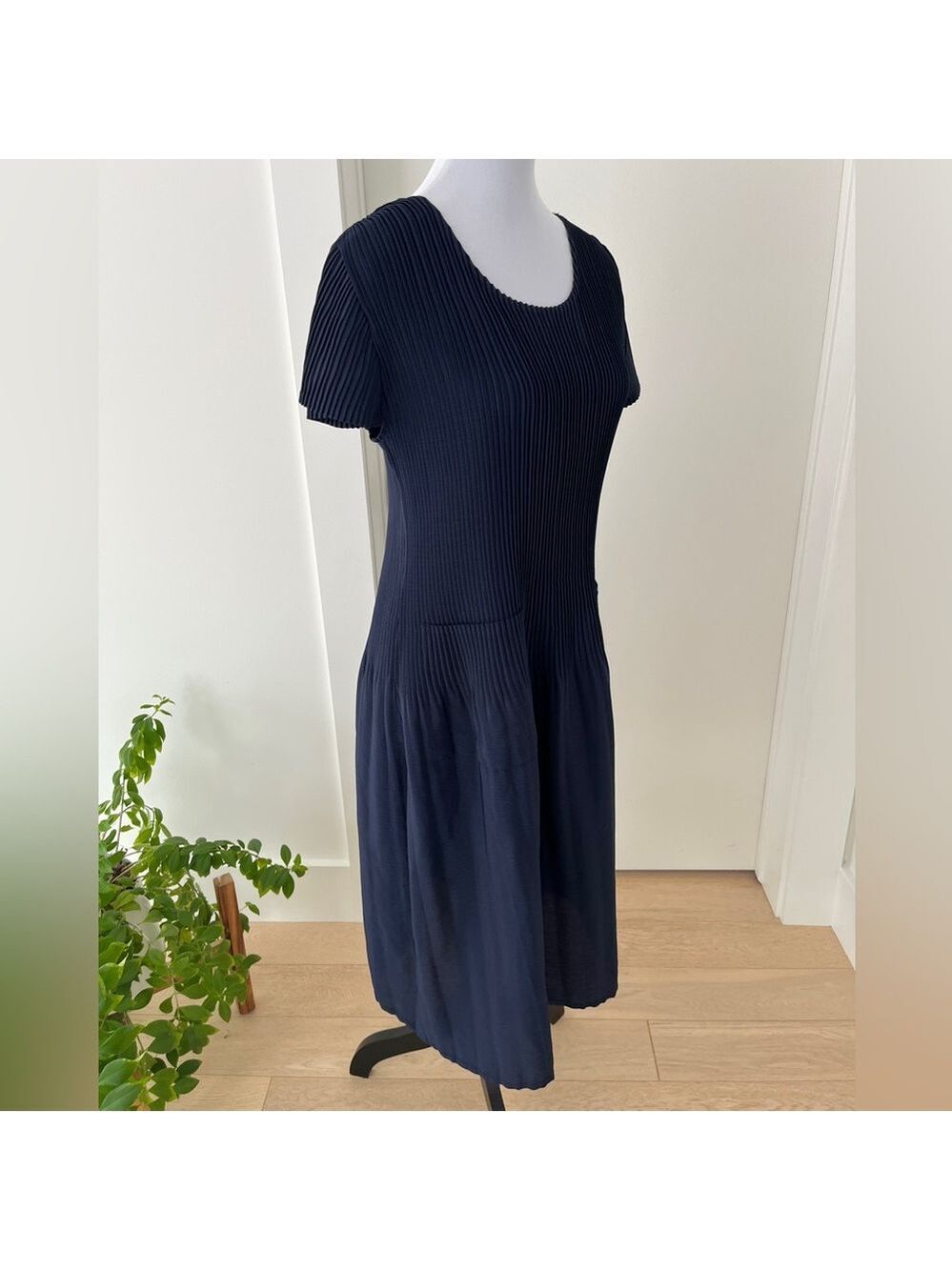 DRESS Midi Navy Blue Short Sleeve Pleated Stretchy Bodice Full Skirt Minimalist